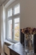 Gepflegte 2-Zimmeraltbauwohnung nur wenige Minuten vom Rosenthaler Platz - Wohnzimmerfenster