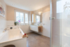 Kernsanierte Wohnung mit hochwertiger Ausstattung - Das Badezimmer en-suite