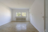 RESERVIERT: Sanierungsbedürftige, bezugsfreie 3-Zimmerwohnung mit Südwest-Balkon - Das Wohnzimmer