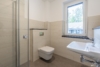 Gebäudeensemble im Erstbezug auf weitläufigem, grünen Grundstück - Das Badezimmer
