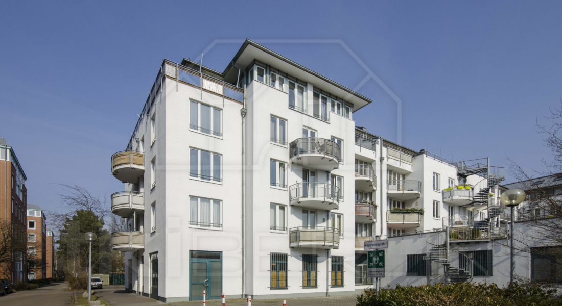 Vermietete, gepflegte Dachgeschosswohnung mit herrlicher Terrasse und Fahrstuhl 13086 Berlin, Dachgeschosswohnung