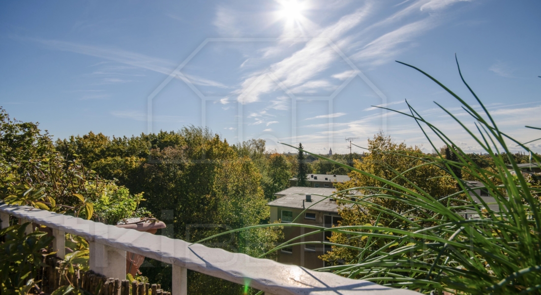 Teilmöblierte Dachgeschosswohnung mit idyllischer Aussicht 12167 Berlin, Etagenwohnung