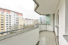 3-Raumwohnung mit großem, verglastem Balkon - Glasfront vollständig geöffnet