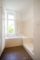 Liebevoll sanierter Stuckaltbau - hell, modern, städtisch und mit Grünblick - Badezimmer Wanne