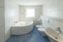 Charmantes Doppelhaus mit unverbautem Feldblick - Das luxuriöse Badezimmer
