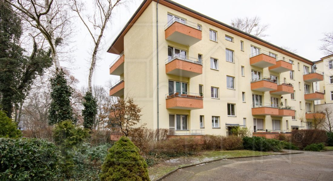 Leicht renovierungsbedürftige 2-Zimmerwohnung mit Balkon und Blick in den Park 13585 Berlin, Etagenwohnung