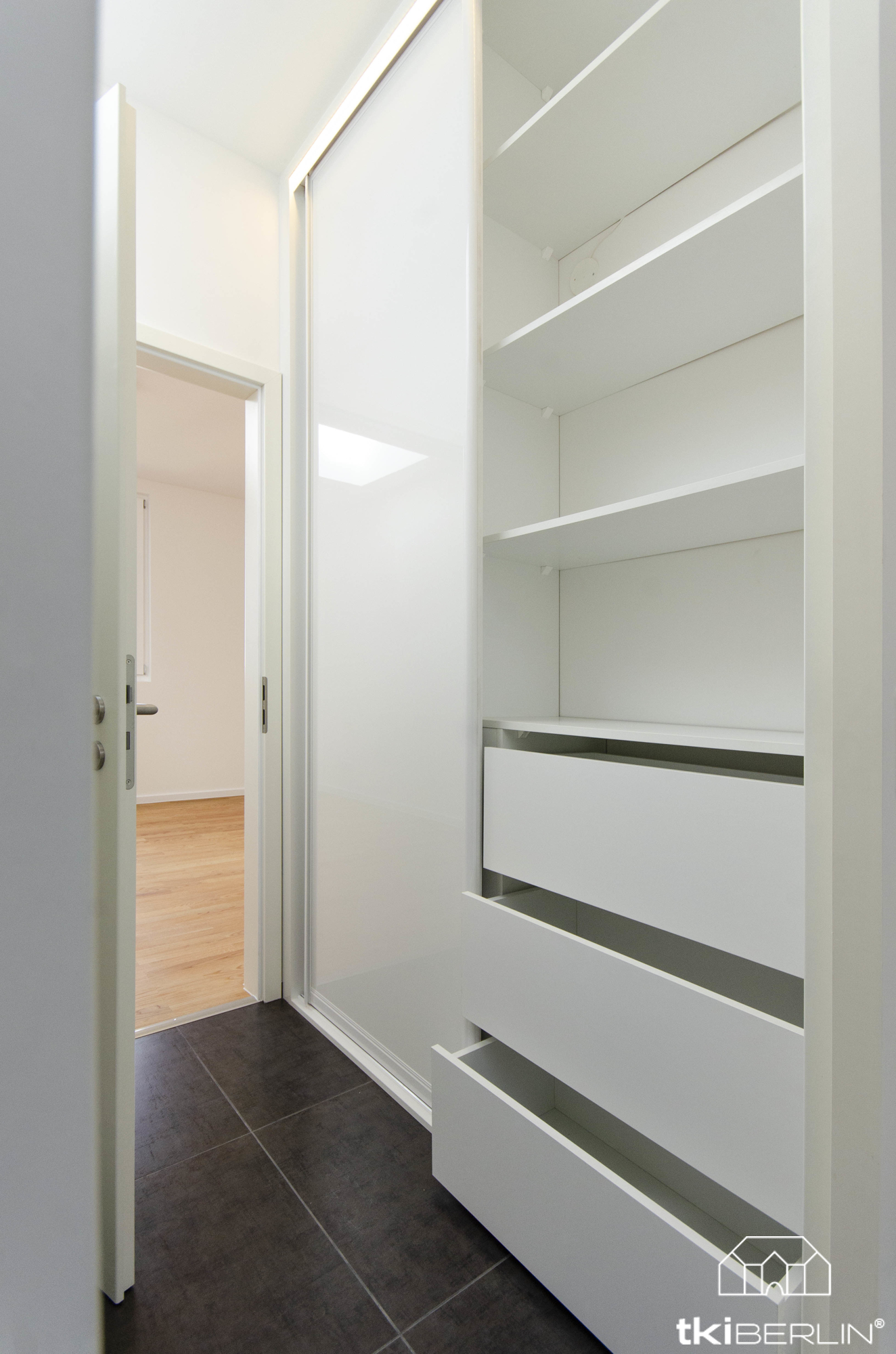 Der Kleiderschrank