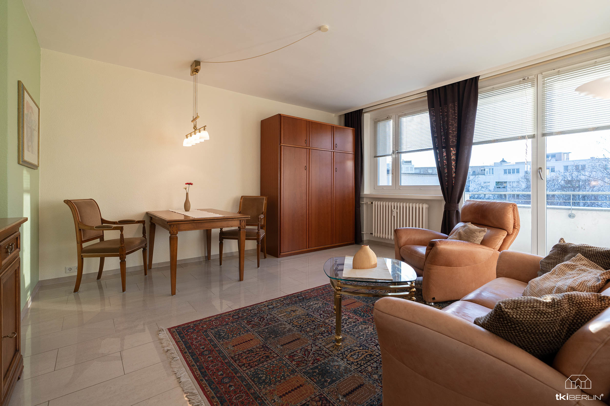 Das Wohn- und Schlafzimmer