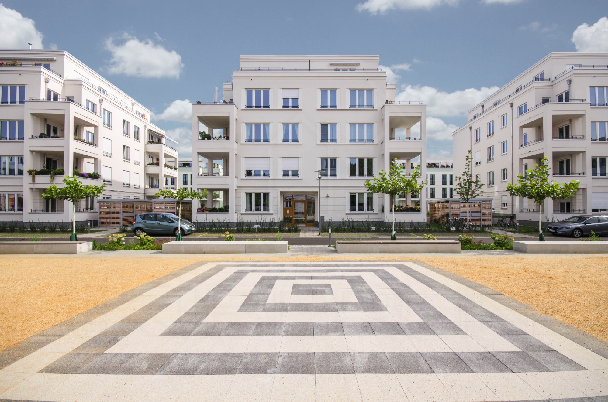 Der Platz vor dem Haus
