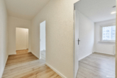 3-Raumwohnung mit großem, verglastem Balkon - Der verbindende Flur