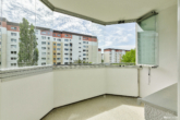 3-Raumwohnung mit großem, verglastem Balkon - Praktische Schiebeelemente