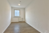 3-Raumwohnung mit großem, verglastem Balkon - Zimmer 1