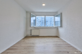 3-Raumwohnung mit großem, verglastem Balkon - Zimmer 2