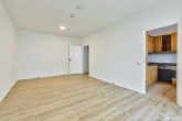 3-Raumwohnung mit großem, verglastem Balkon - Das geräumige Wohnzimmer