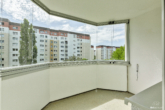 3-Raumwohnung mit großem, verglastem Balkon - Geschlossene Schiebefenster